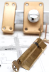 RESIDENTIAL & COMMERCIAL LOCKSMITH SERVICE 